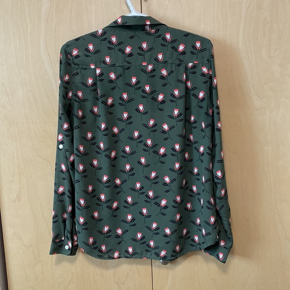 Floral button down blouse - business casual win! - Picture 4 of 4